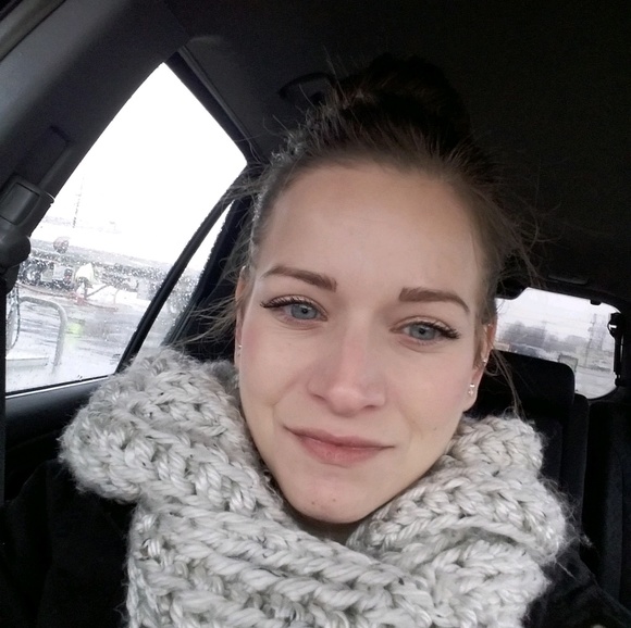 Meet your Posher, Talia - Picture 1 of 1